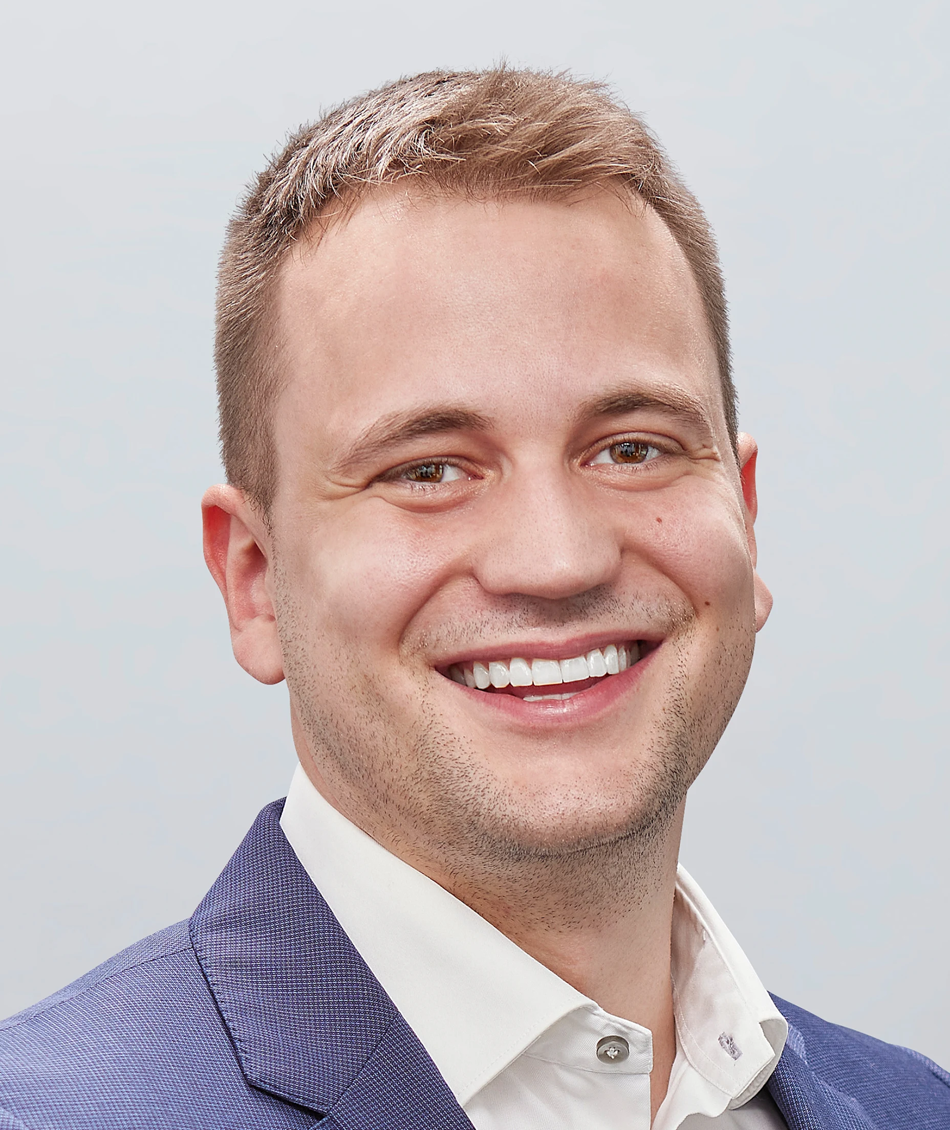Portrait von Maximilian Trapp, Inzupsatur Kundenberater.